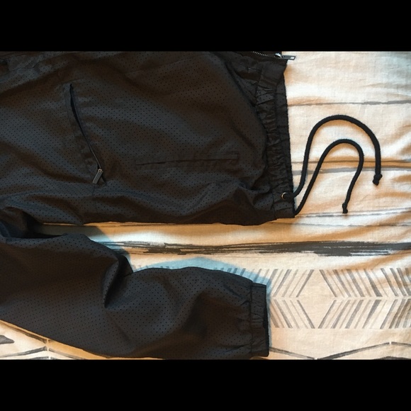 Windbreaker - Picture 8 of 10